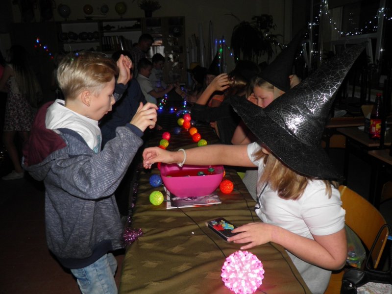 Zabawa andrzejkowo - integracyjna SP